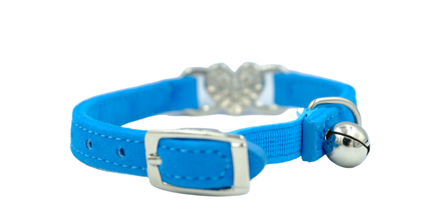 Velvet cat collar with heart pendant and bell – blue