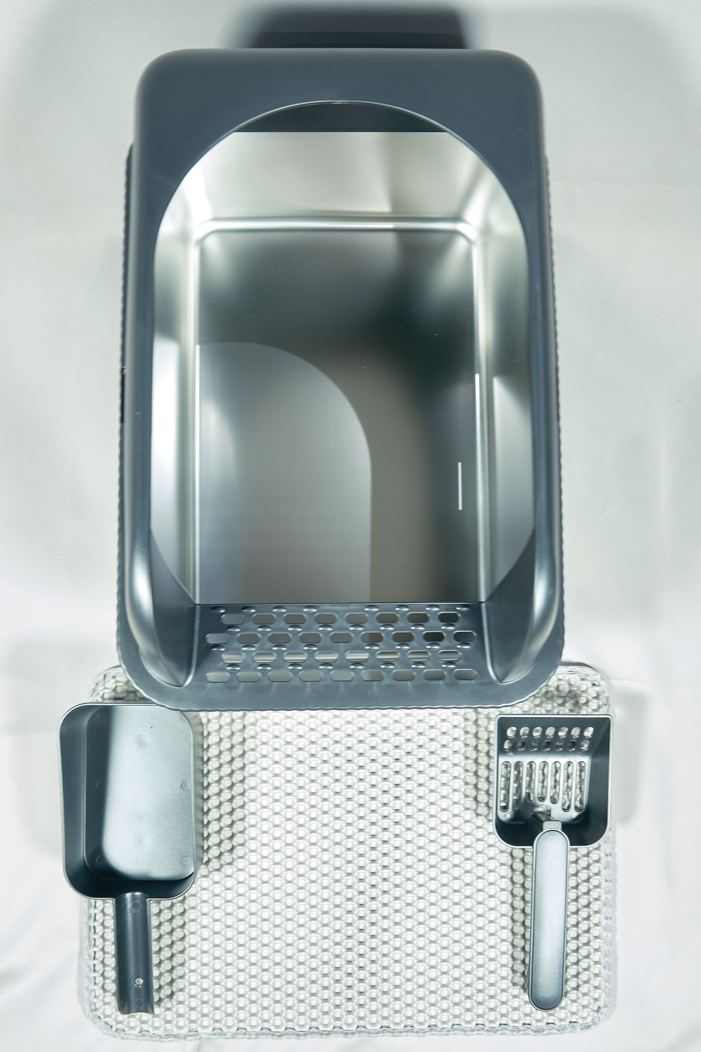 The Clean Getaway | Stainless Steel Cat Litter Box with High Walls, Scoop & Mat