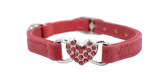 Velvet cat collar with heart pendant and bell – red 

Luxury cat collar with plastic gem studs.