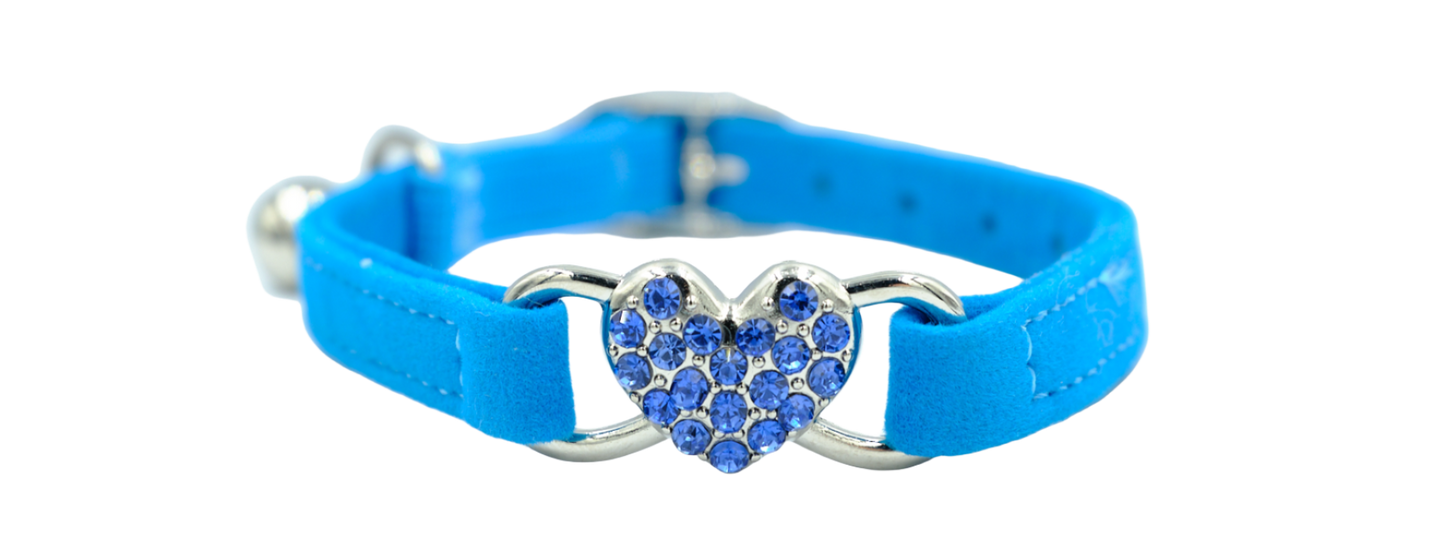 Velvet cat collar with heart pendant and bell – blue