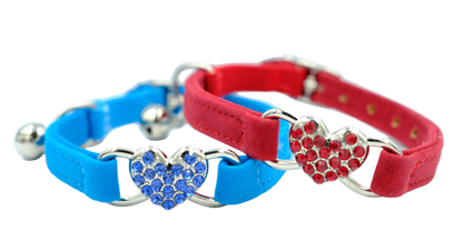 Velvet cat collar with heart pendant and bell – red or blue.