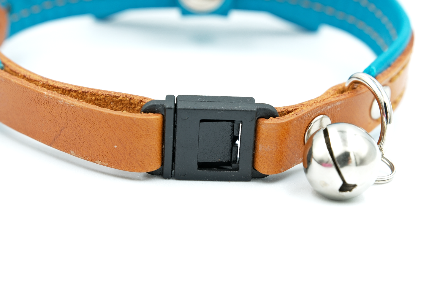 Luxury cat collar with safety breakaway buckle
